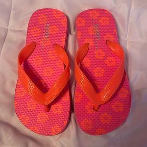 Girls Old Navy Pink flip flops size 12-13 barely worn